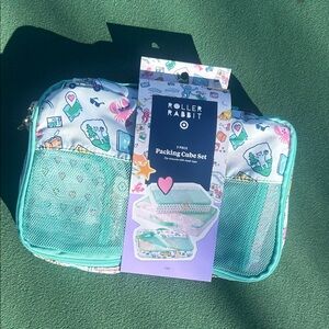 NWT Roller Rabbit Teal and White Travel Cube Set